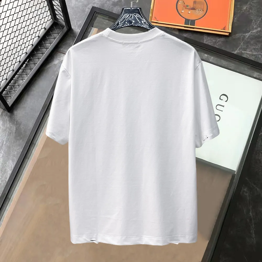 Balenciaga's high-end top-quality products 🐮2026 Spring and Summer New Arrival first counter, the latest New Arrival short-sleeved round neck T-shirt, Premium customized design, avant-garde and fashionable! Brand logo heavy craftsmanship design Premium customized 260g fabric. Soft to the touch. Comfortable to wear. Counter-level exquisite stitching. Fine workmanship. The upper body effect is incomparably handsome! A must-have item for men and women with the same style! Sizes: S~XXL When placing an order, please state your height and weight. The maximum wearing size is 210 pounds (one size larger)